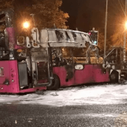 W Irlandii Północnej uprowadzono i podpalono miejski autobus