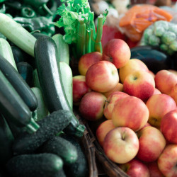 Uwaga na skażone pestycydami warzywa i owoce z Europy