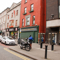 Centrum Dublina głównie dla pieszych. Drastyczne ograniczenia miejsc parkingowych