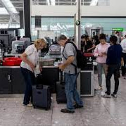 Nie trzeba już opróżniać na lotniskach bagażu podręcznego do kontroli
