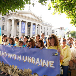Wiece poparcia dla Ukrainy z powodu drugiej rocznicy wybuchu wojny