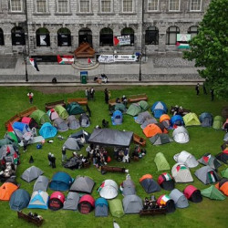 Studenci Trinity College w Dublinie skutecznie zaprotestowali przeciwko wojnie