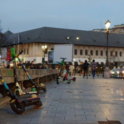 Zakaz przewożenia hulajnóg elektrycznych transportem miejskim