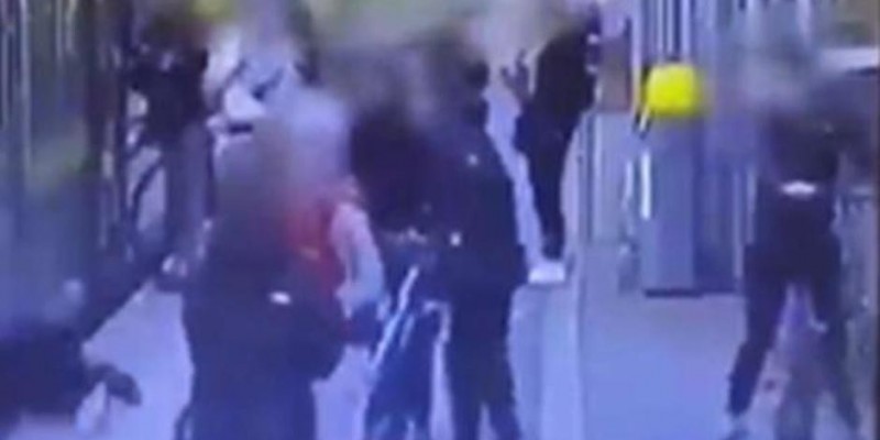 Zatrzymano nastolatków podejrzanych o wepchnięcie kobiety pod pociąg