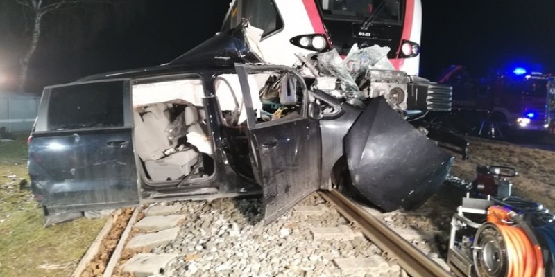 W Austrii samochód z Polakami zderzył się z pociągiem