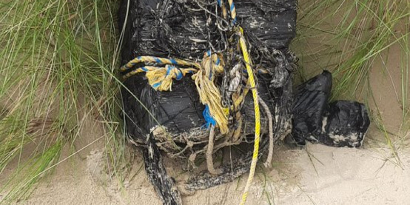 Paczki z kokainą wartą 2 mln euro na plaży w Donegal