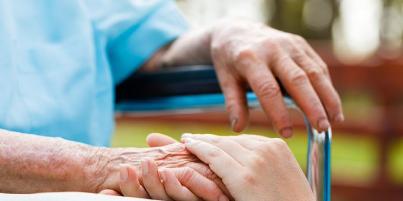 Niedobory opieki nad starszymi ludźmi sięgają 3 mln godzin rocznie