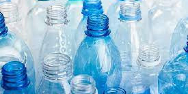 Zwrot kaucji za plastikowe butelki i puszki