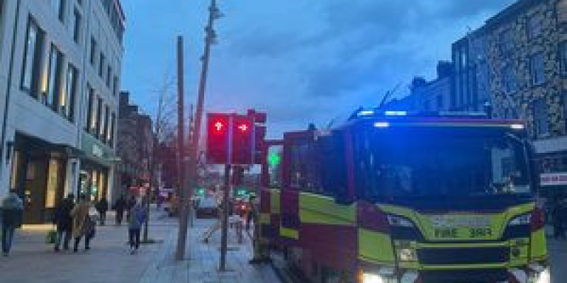 Pięć równoczesnych pożarów w sklepach w Cork