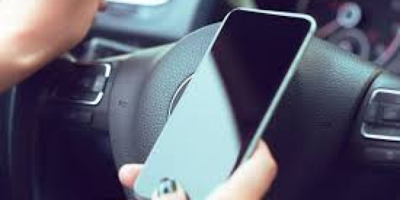 Kierowcy powinni dostawać kary za używanie telefonów