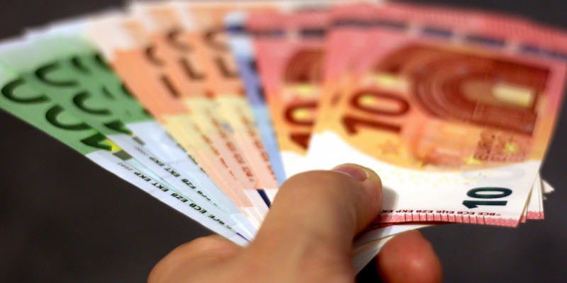 Średnie tygodniowe zarobki w Irlandii po raz pierwszy przekroczyły tysiąc euro